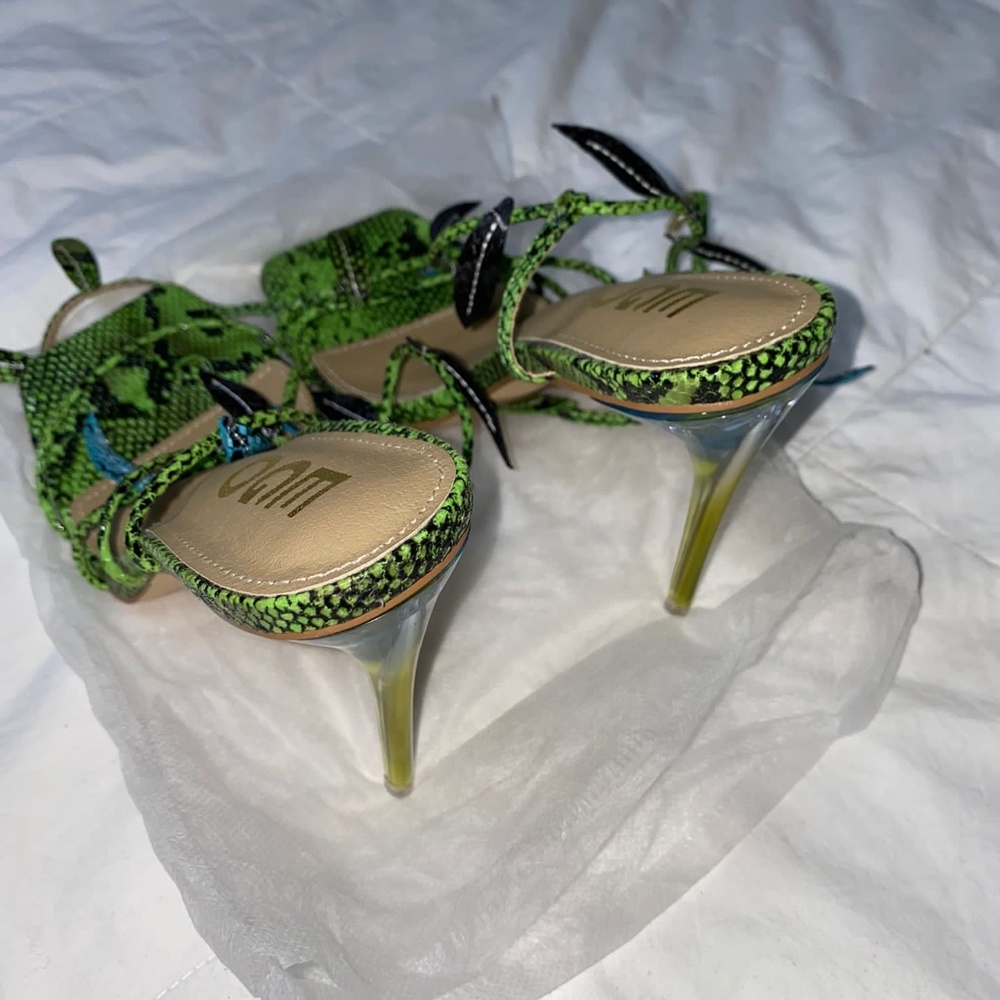 Size 8 - Picture 2 of 3